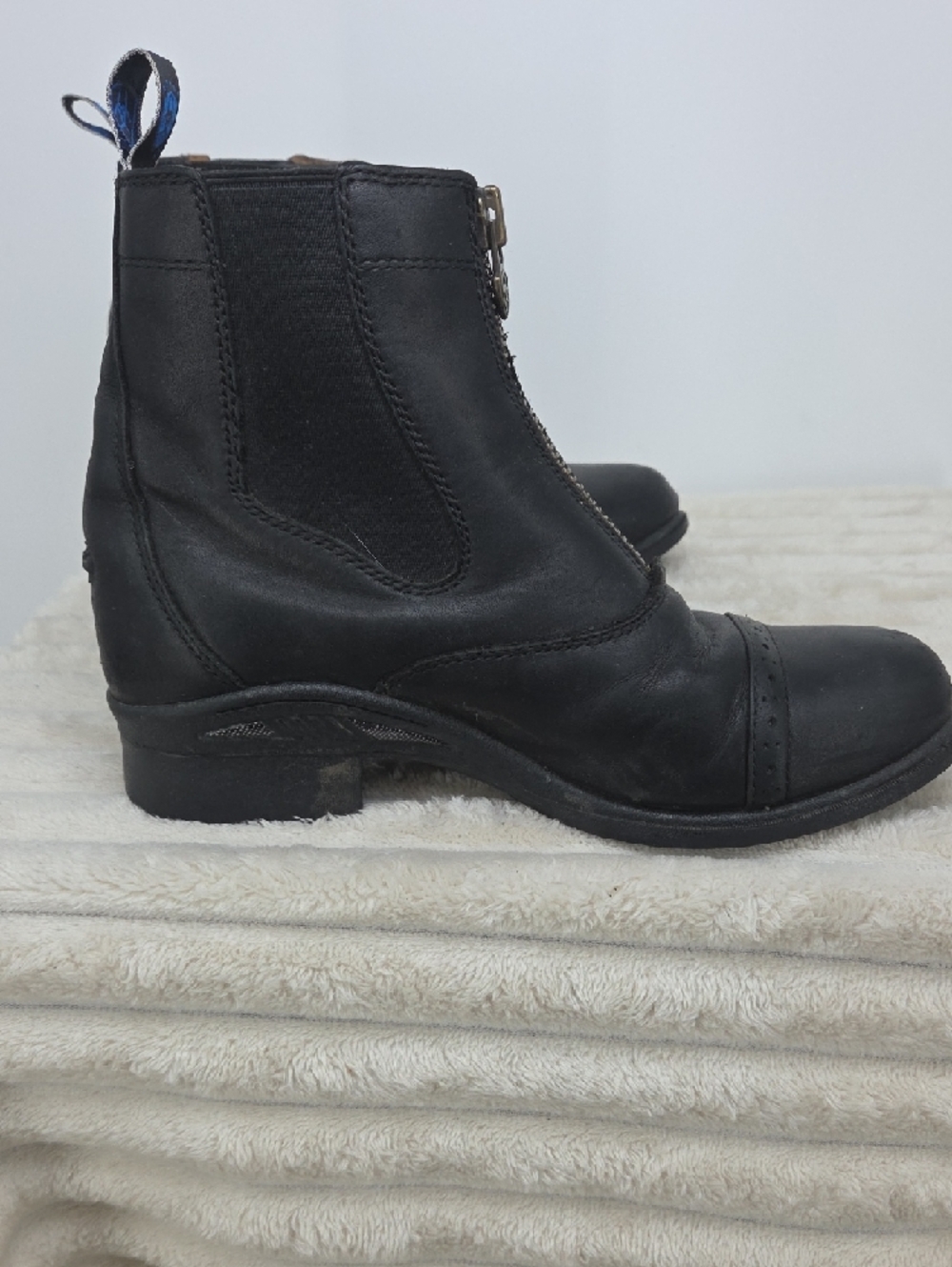 Ariat SOLD - Picture 4 of 13